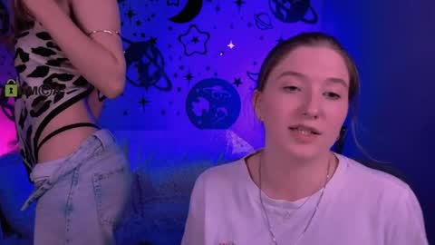 Little Di online show from May 17, 2026, 4:32 am