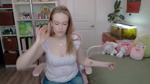 Snapshot of daisy_dollxo chatting on April 18, 2026, 8:42 pm Daisy online show from April 18, 2026, 8:42 pm