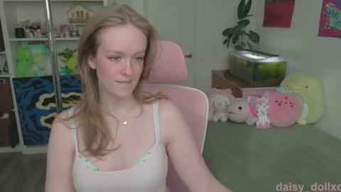 Snapshot of daisy_dollxo chatting on April 24, 2026, 9:39 pm Daisy online show from April 24, 2026, 9:39 pm