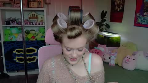 Snapshot of daisy_dollxo chatting on May 5, 2026, 7:33 pm Daisy online show from May 5, 2026, 7:33 pm
