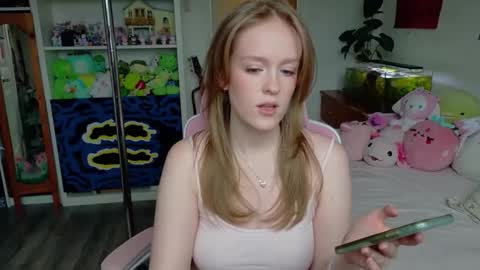 Snapshot of daisy_dollxo chatting on May 12, 2026, 9:12 pm Daisy online show from May 12, 2026, 9:12 pm