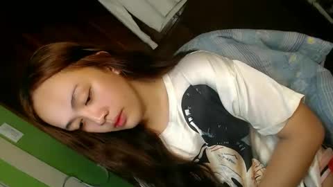 Snapshot of daisylira chatting on December 22, 2025, 11:57 pm LILY christmas wish breast implant online show from December 22, 2025, 11:57 pm