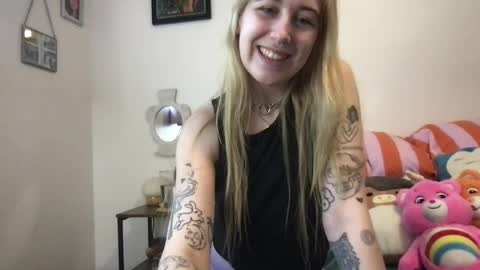 Snapshot of daisymynx chatting on March 25, 2026, 12:27 am daisymynx online show from March 25, 2026, 12:27 am