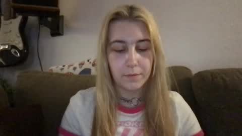 Snapshot of daisymynx chatting on March 30, 2026, 8:37 am daisymynx online show from March 30, 2026, 8:37 am