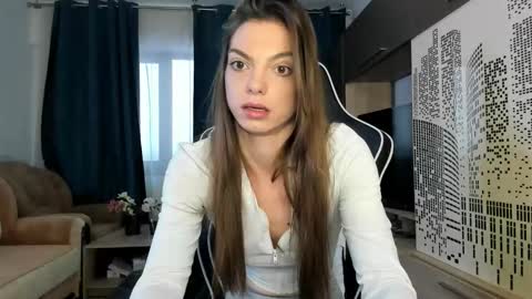 Snapshot of daisysland chatting on December 15, 2025, 10:52 am Beatrice online show from December 15, 2025, 10:52 am