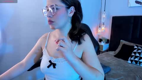 Snapshot of dakhota_rouge chatting on November 7, 2025, 3:50 am Dakhota online show from November 7, 2025, 3:50 am