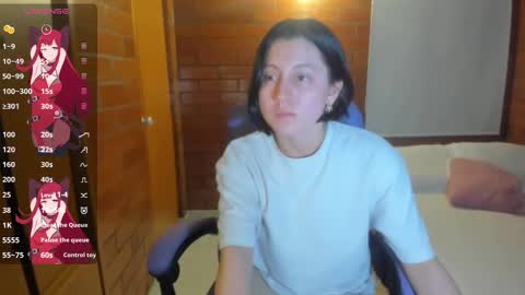 Snapshot of dakotaa_aa chatting on January 2, 2025, 11:27 pm The girl of your dreams o online show from January 2, 2025, 11:27 pm