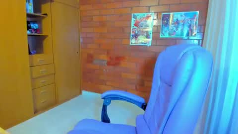 Snapshot of dakotaa_aa chatting on February 5, 2025, 6:48 pm The girl of your dreams o online show from February 5, 2025, 6:48 pm