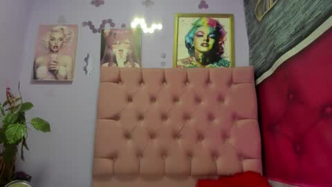 Snapshot of dakotaks chatting on October 18, 2025, 9:15 pm Mariana online show from October 18, 2025, 9:15 pm