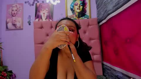 Snapshot of dakotaks chatting on November 18, 2025, 7:29 pm Mariana online show from November 18, 2025, 7:29 pm