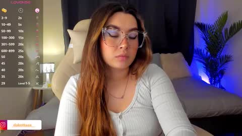 dakottaa__ online show from November 4, 2025, 11:15 pm