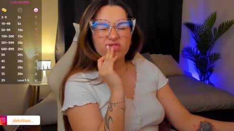 Snapshot of dakottaa__ chatting on December 17, 2025, 11:44 pm dakottaa__ online show from December 17, 2025, 11:44 pm