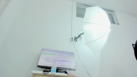  Ren  online show from November 9, 2025, 12:20 am