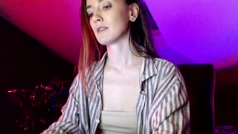 Dalia  online show from December 13, 2024, 4:49 pm