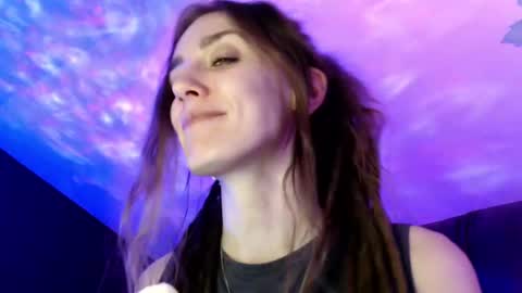 Dalia  online show from February 18, 2025, 1:22 pm