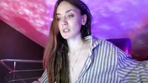 Dalia  online show from February 24, 2025, 1:21 pm