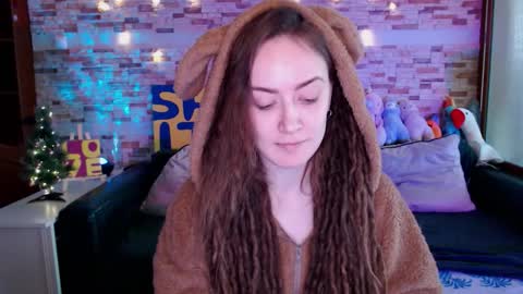 Dalia  online show from December 5, 2025, 9:51 am