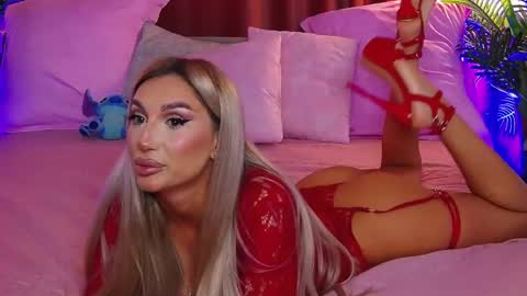 DalidaSelena online show from May 22, 2026, 4:01 pm