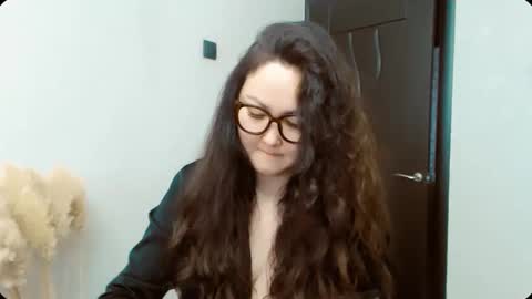 Snapshot of dalidayes chatting on December 21, 2025, 3:57 am Dali online show from December 21, 2025, 3:57 am