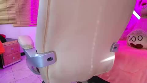 Daliia    online show from December 2, 2025, 12:54 pm