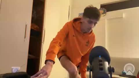 Snapshot of damebastille93 chatting on October 19, 2025, 10:54 pm OnlyEry online show from October 19, 2025, 10:54 pm