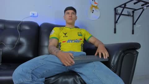 Snapshot of damian23_ chatting on December 13, 2024, 9:35 am DAMIAN online show from December 13, 2024, 9:35 am