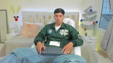 Snapshot of damian23_ chatting on January 4, 2025, 12:38 pm DAMIAN online show from January 4, 2025, 12:38 pm