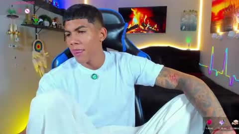 Snapshot of damian_latinxxx chatting on June 23, 2026, 6:11 am Damian online show from June 23, 2026, 6:11 am