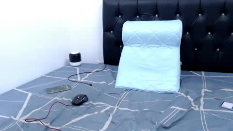 Snapshot of damian_redhot chatting on January 4, 2025, 11:33 am D A M I A N online show from January 4, 2025, 11:33 am