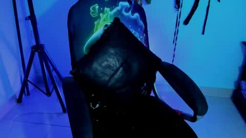 Snapshot of damian_torner chatting on October 21, 2025, 8:26 am Damian torner online show from October 21, 2025, 8:26 am