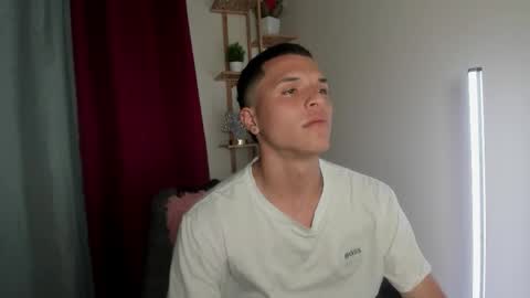 damian_vega13 online show from November 7, 2025, 10:43 pm