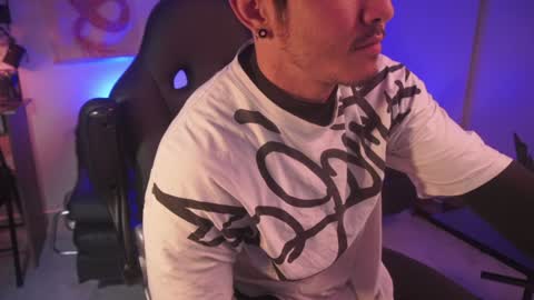 Snapshot of damianow chatting on January 5, 2025, 12:52 am insta damn8 -------- online show from January 5, 2025, 12:52 am