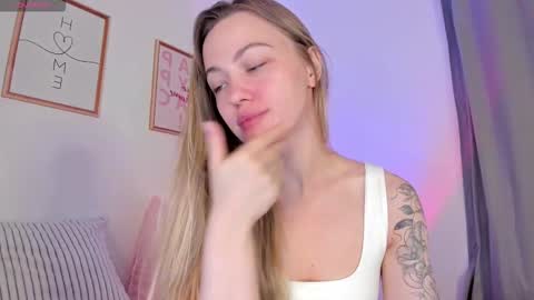 Snapshot of damn_cutie chatting on January 19, 2026, 12:31 pm Tiana online show from January 19, 2026, 12:31 pm