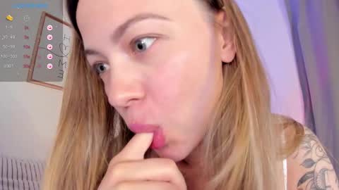 Snapshot of damn_cutie chatting on March 10, 2026, 8:03 pm Tiana online show from March 10, 2026, 8:03 pm