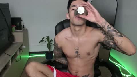 Snapshot of damon_333 chatting on December 18, 2025, 8:59 pm Damon online show from December 18, 2025, 8:59 pm