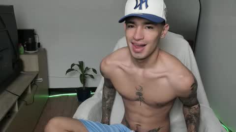 Snapshot of damon_333 chatting on December 20, 2025, 5:09 pm Damon online show from December 20, 2025, 5:09 pm