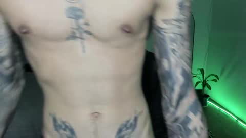 Snapshot of damon_333 chatting on April 16, 2026, 3:07 am Damon online show from April 16, 2026, 3:07 am