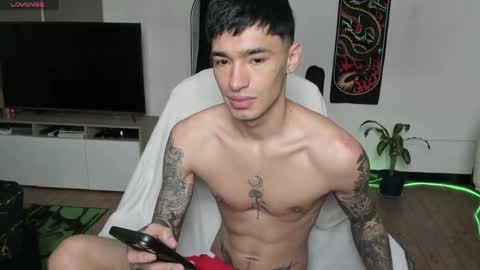 Snapshot of damon_333 chatting on April 21, 2026, 6:01 pm Damon online show from April 21, 2026, 6:01 pm