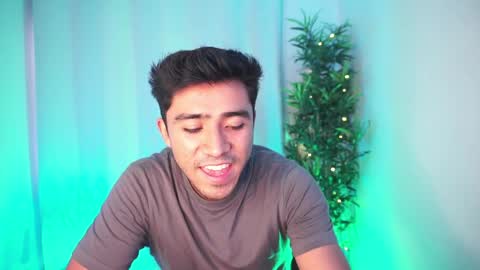 damon_frost online show from May 19, 2026, 7:42 pm