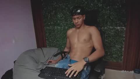 Snapshot of damon_sw chatting on December 2, 2025, 4:46 pm damon online show from December 2, 2025, 4:46 pm