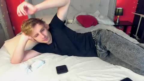 Snapshot of damonlux chatting on June 22, 2026, 9:34 pm Damon online show from June 22, 2026, 9:34 pm