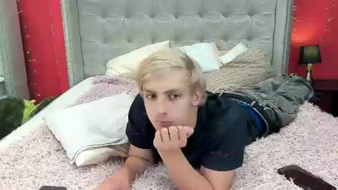 Snapshot of damonlux chatting on July 24, 2026, 2:15 pm Damon online show from July 24, 2026, 2:15 pm