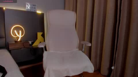 D A M O N online show from December 15, 2025, 10:19 am