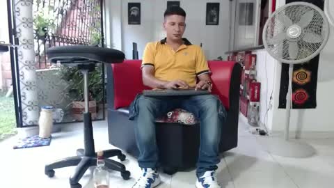 Snapshot of damyan_2003 chatting on December 2, 2024, 9:06 pm damyan_2003 online show from December 2, 2024, 9:06 pm