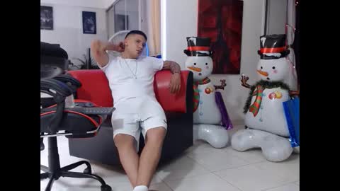 Snapshot of damyan_2003 chatting on December 24, 2024, 4:51 pm damyan_2003 online show from December 24, 2024, 4:51 pm