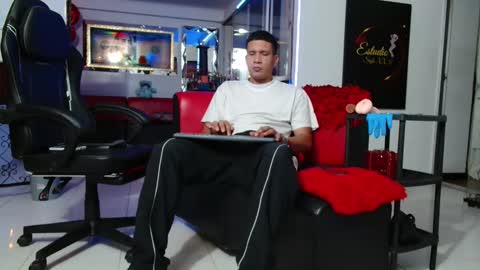 Snapshot of damyan_2003 chatting on November 15, 2025, 3:15 am damyan_2003 online show from November 15, 2025, 3:15 am