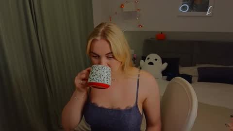 Dana online show from November 3, 2025, 6:20 pm