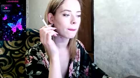 Snapshot of dana_smilex chatting on November 18, 2025, 7:18 pm Dana SmileX online show from November 18, 2025, 7:18 pm