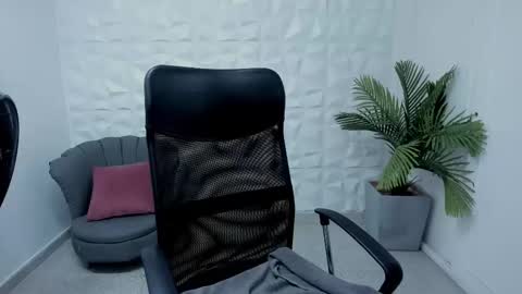 Danaa Rey online show from March 5, 2025, 11:49 am