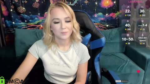 dances_queen online show from December 22, 2025, 7:38 am